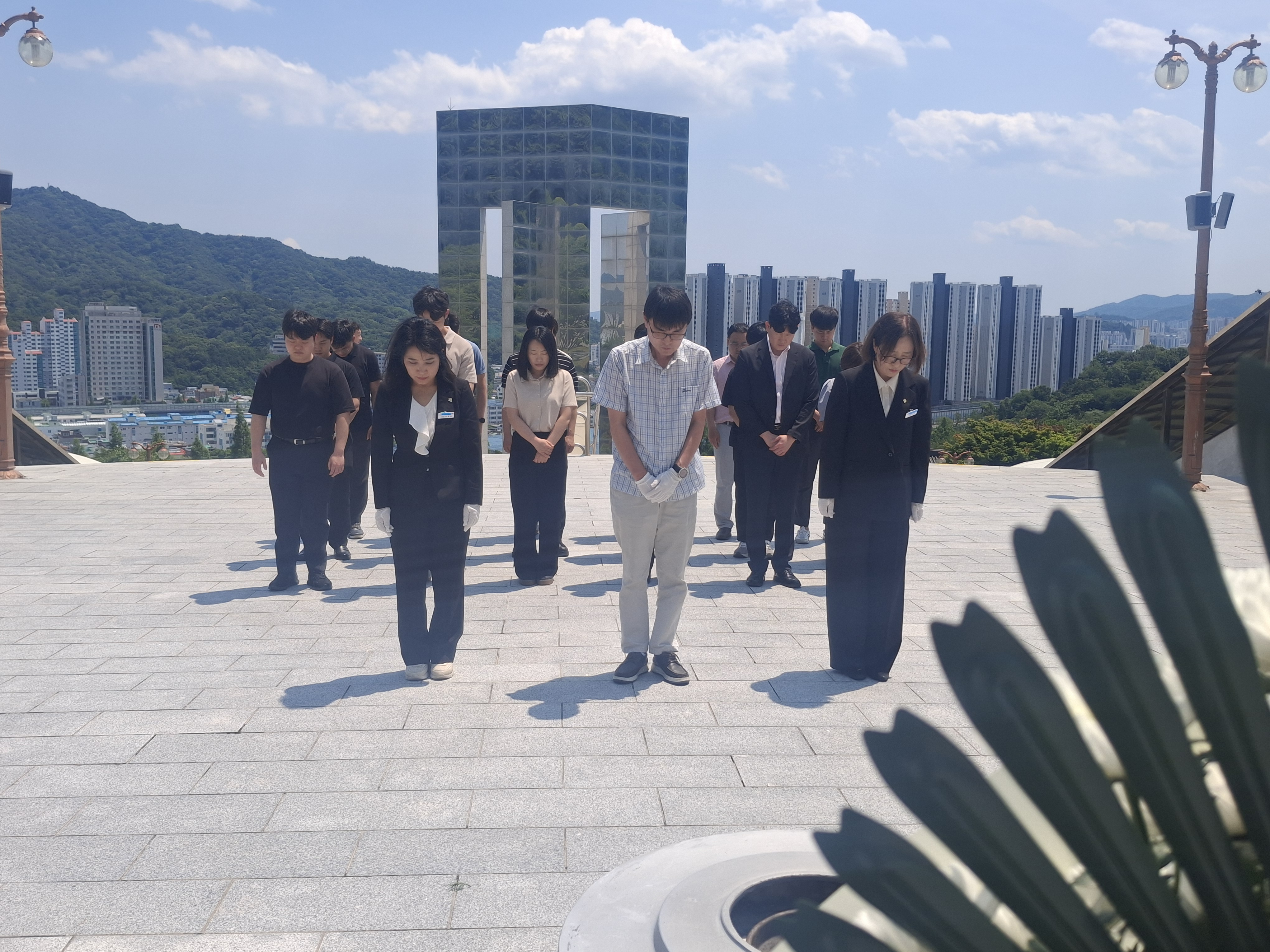 2026.06.10.경남경찰청 직원 참배