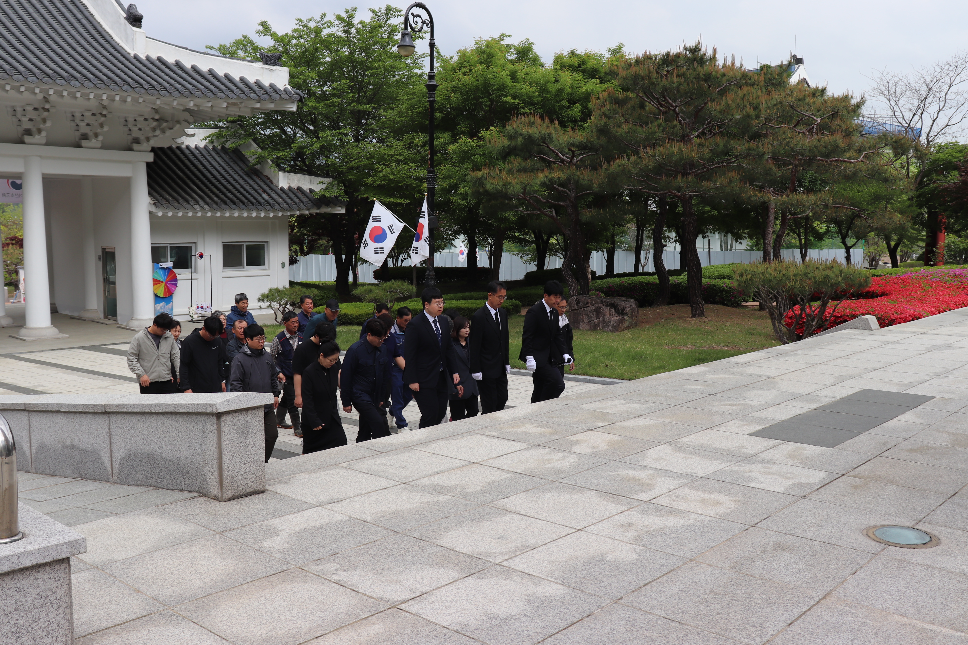 5월 가정의 달 전 직원 참배