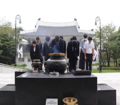 추석계기 전 직원 현충탑 참배 및 무연고 묘소 참배 이미지