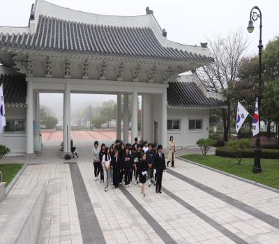 증포초등학교 현충관 참배 이미지