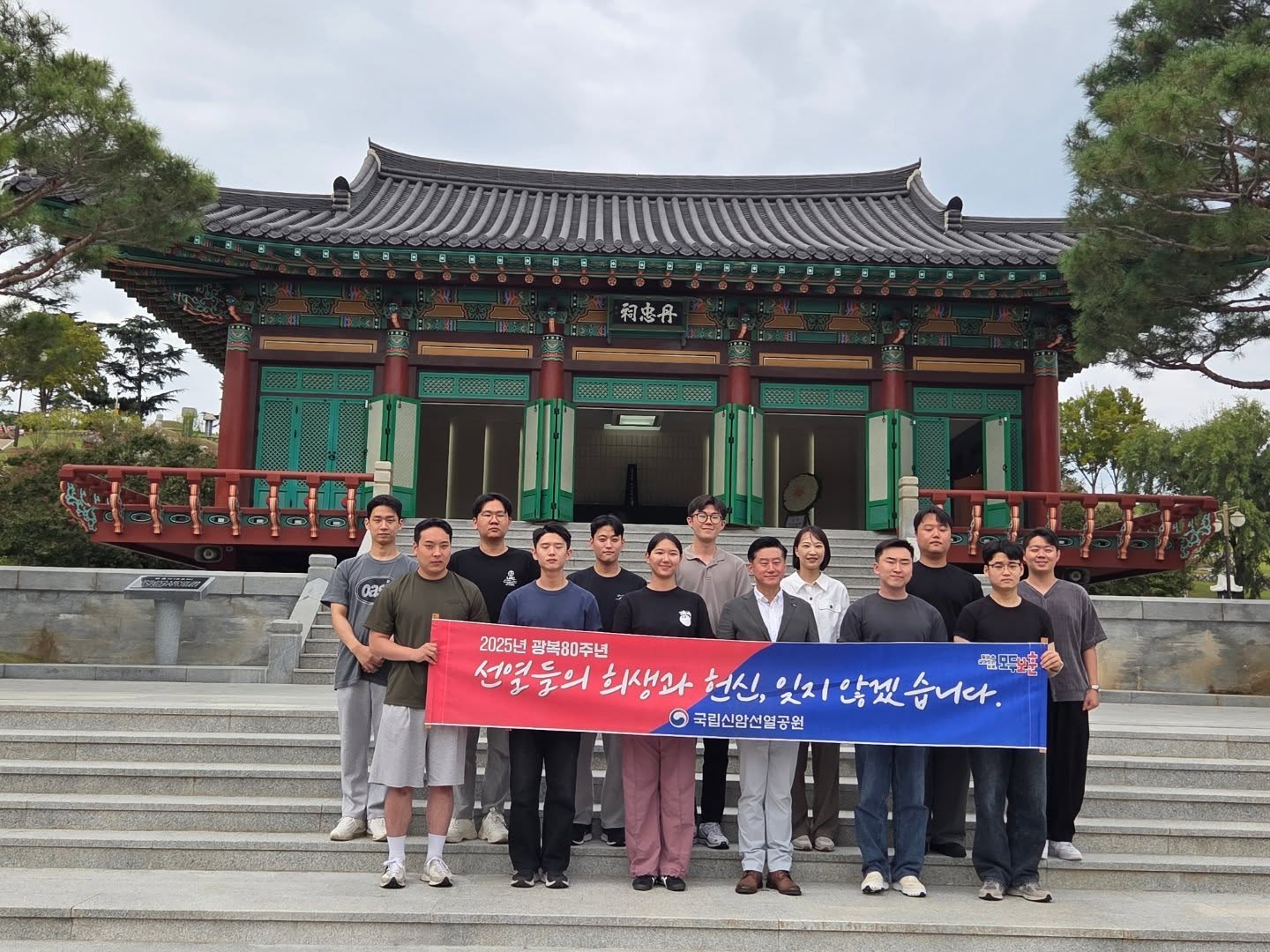 20250919 공군 제11전비 초급장교 참배