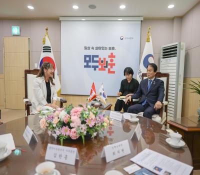 연아 마틴 캐나다 상원의원 접견 이미지