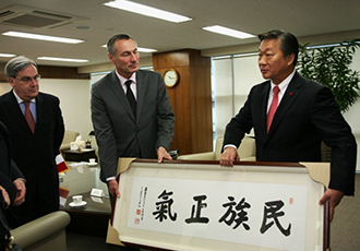 With Minister of State for Defence and Veterans of France 이미지