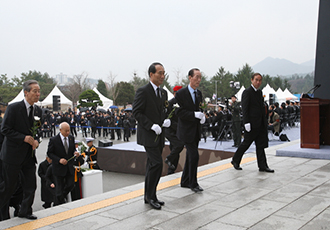 Ceremony to Mark 1st anniversary of Yeonpyeong Island attack 이미지