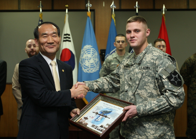 Visit to ROK-US Combined Forces Command 이미지