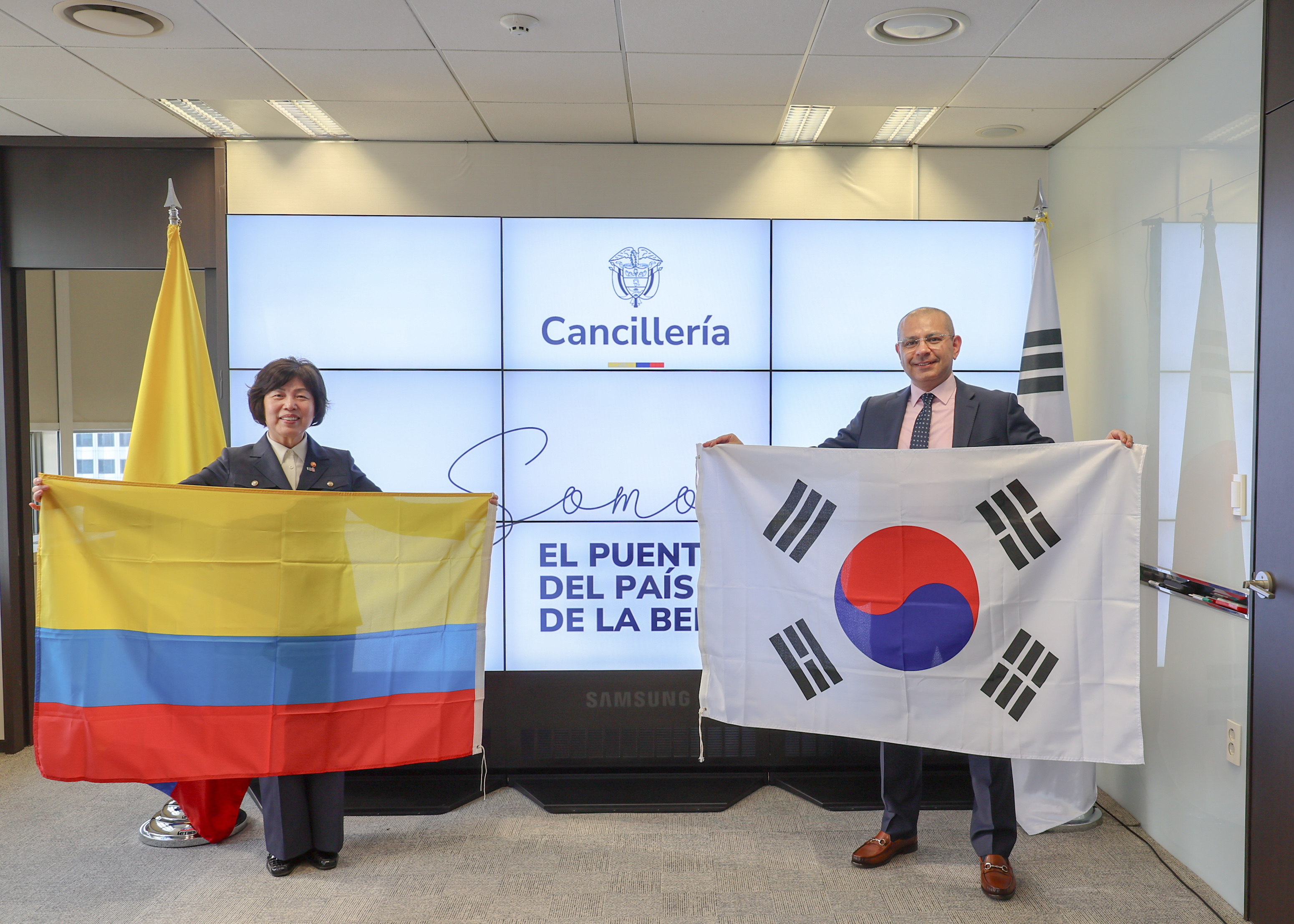 Meeting with the Colombian Ambassador to Korea 이미지