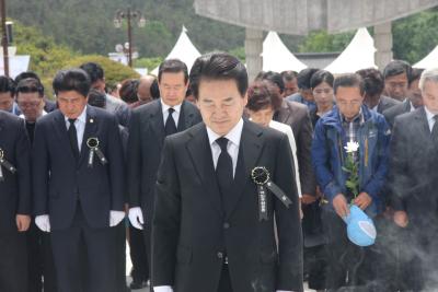 2013.5.17(금)정동영 민주당상임고문 참배 이미지