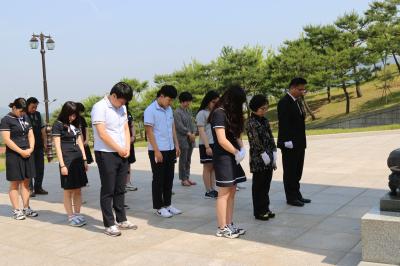 중,고등학생 호국원 참배 이미지