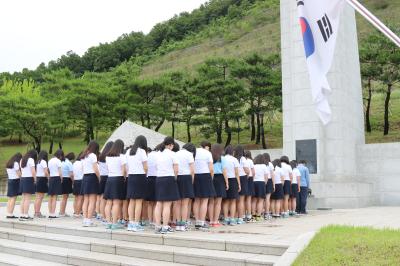 영천성남여고생 나라사랑  국립묘지 체험학습 실시 이미지