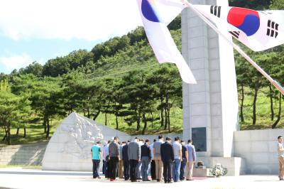 공군기무부대장 및 장병 현충탑 참배 이미지