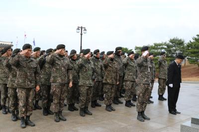 3사관학교 근무장병 호국원 참배 이미지