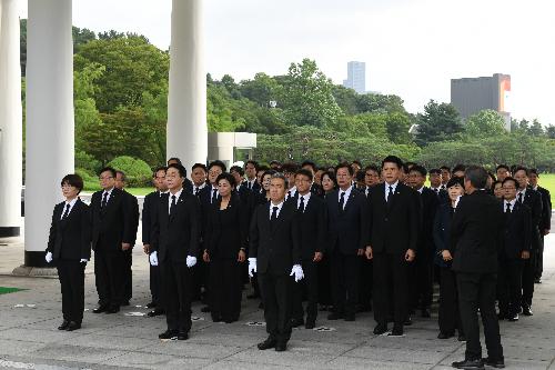 2026년 7월 24일 국회의장 조정식 및 주요직위자 참배 이미지