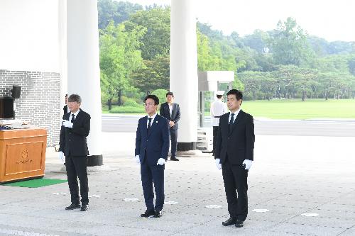 2026년 7월 17일 국회의원 김민석 참배 이미지
