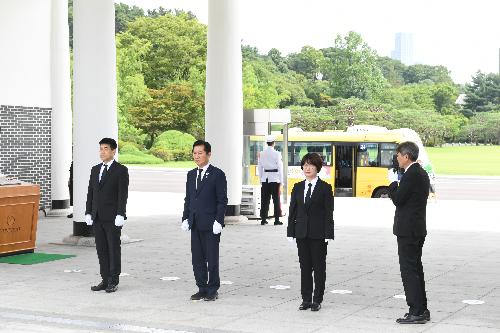 2026년 7월 13일 국회의원 정청래 참배 이미지